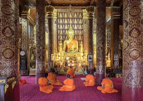 Tak Bet | Alms Giving Ceremony